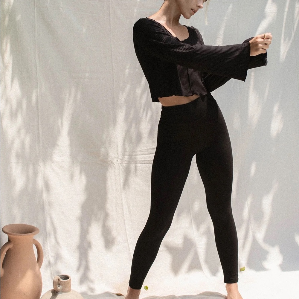 Indigo Luna Asana Leggings Black Size Medium NWT